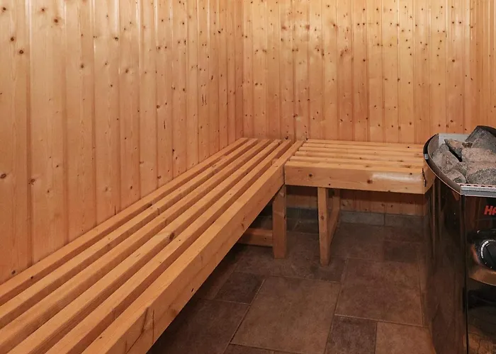 10 Person In * Hadsund